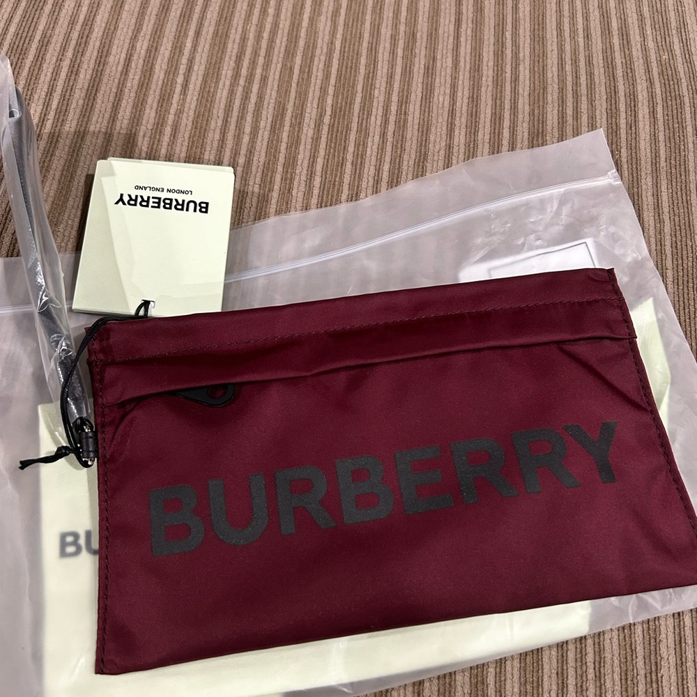 burberry zip pouch - Picture 3 of 7
